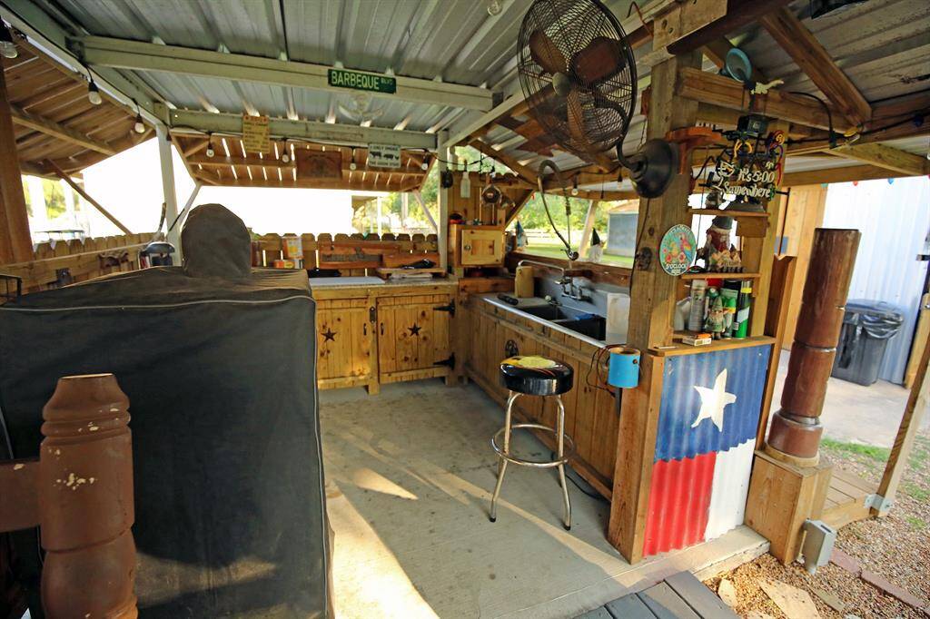 Outdoor Kitchen Area!