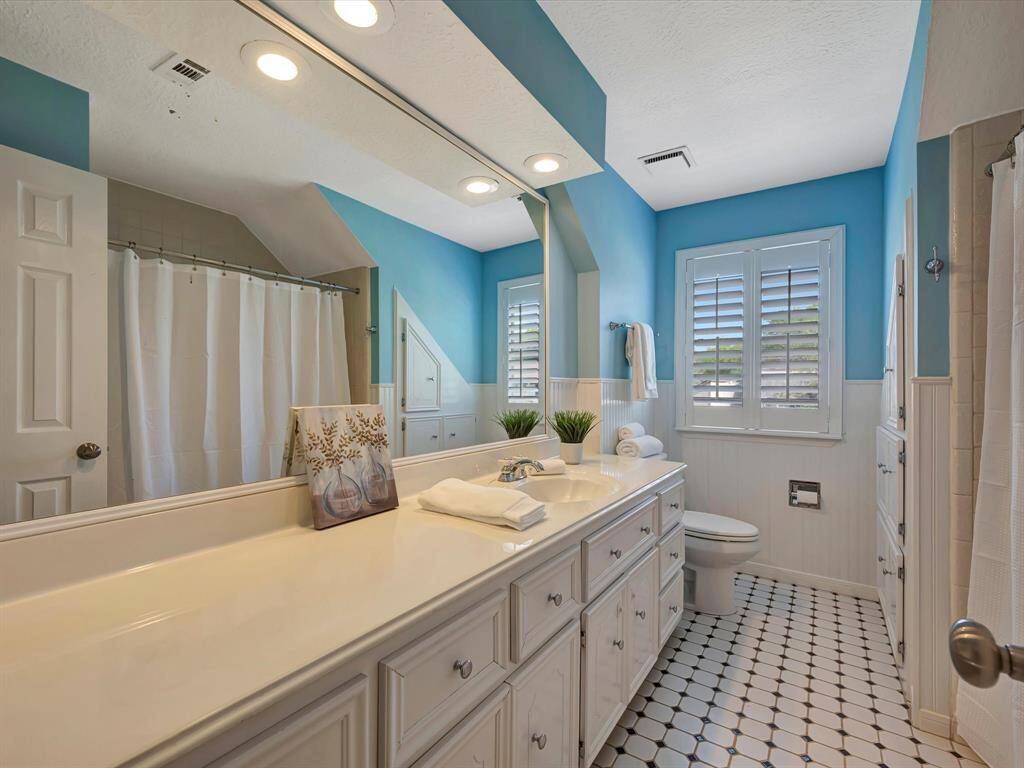Upstairs bathroom