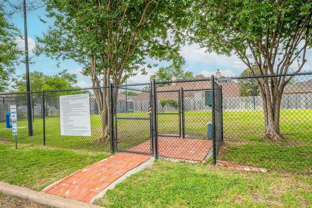 The dog park is also about half a block away.