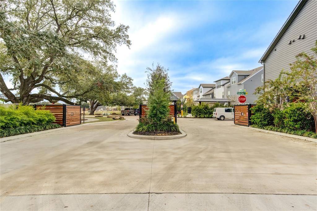 The Retreat at Oak Park offers a secure, gated entrance, providing peace of mind and exclusivity for residents. The modern gates, framed by lush landscaping and elegant signage, create a welcoming and upscale first impression while ensuring controlled access to the neighborhood. This added layer of privacy and security makes the community an ideal choice for families, professionals, and anyone seeking a tranquil retreat in the heart of the Energy Corridor.