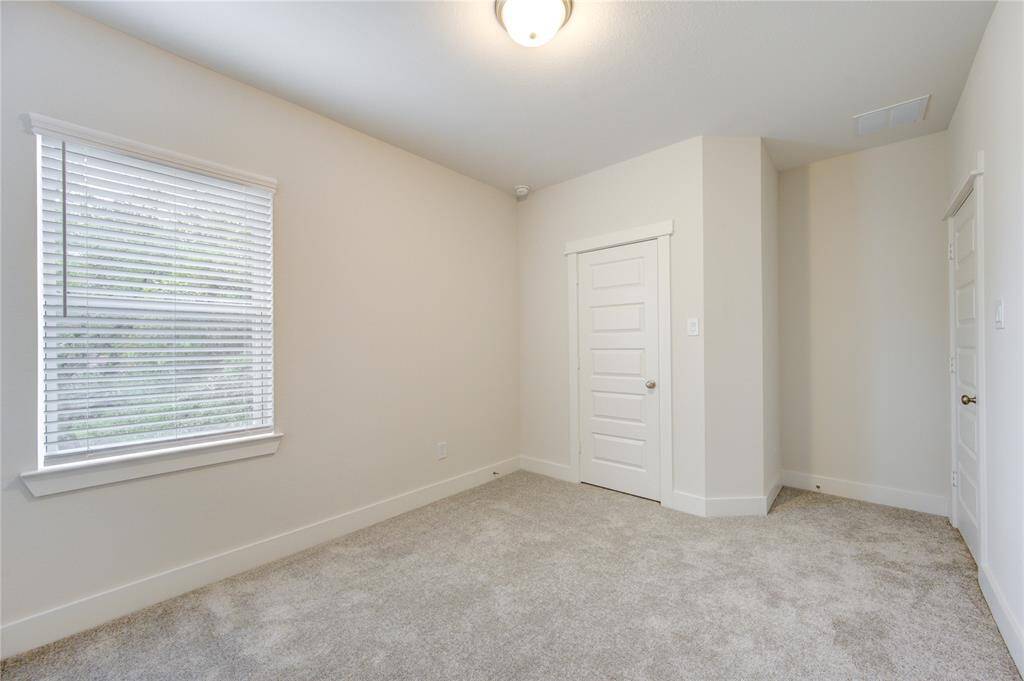 The walls and carpet have not been used, ensuring that everything is in pristine condition and ready for your personal touch. With no prior wear and tear, you’ll enjoy the freshness of untouched finishes, creating a perfect canvas for you to make this home truly your own.