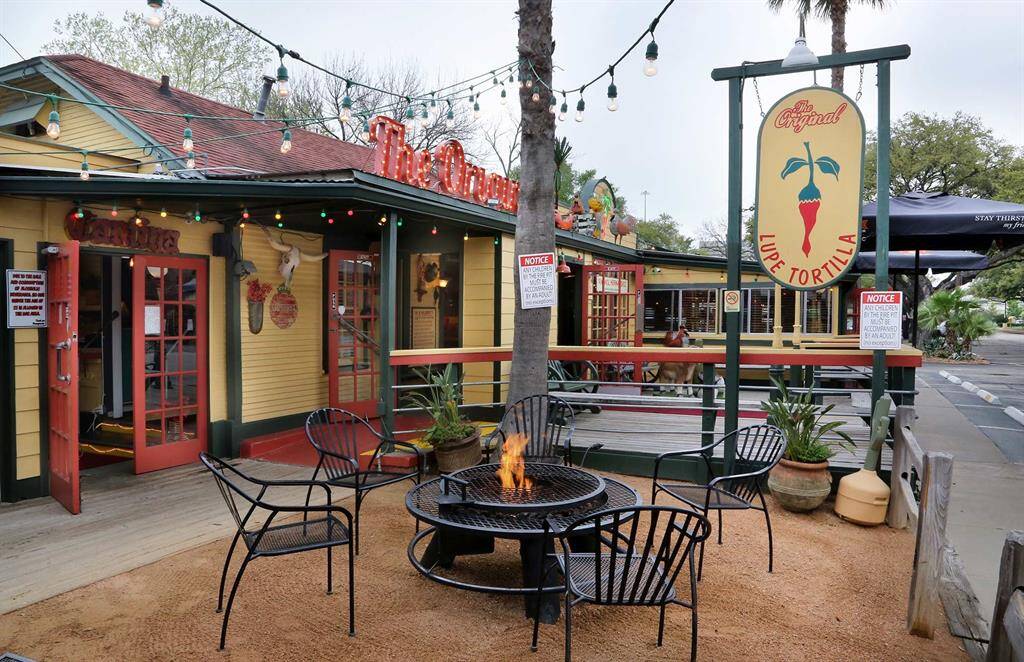 The home is just a short walk to local restaurants and parks, including the popular Lupe Tortilla, making dining out a breeze.