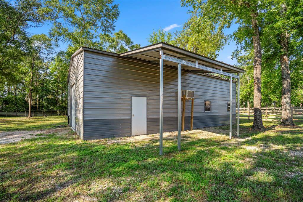Standing in front of the building, you can appreciate its size and sturdy construction, with a clear view of the spacious, open yard and the tranquil surroundings that make this property a true retreat.