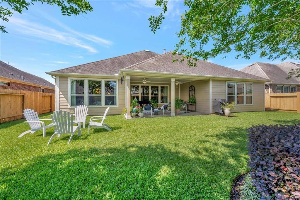 Good size back yard with green space.