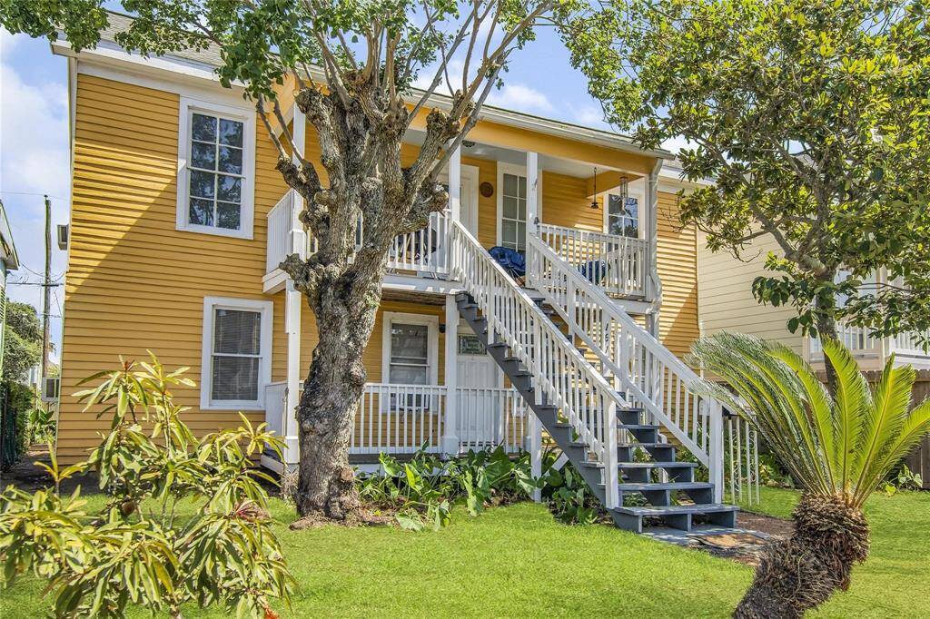 Charming 3-unit complex offering versatile living options in a convenient location. Ideal for investors or multi-family living. Enjoy spacious layouts and a welcoming neighborhood atmosphere with inviting front views and lush greenery.