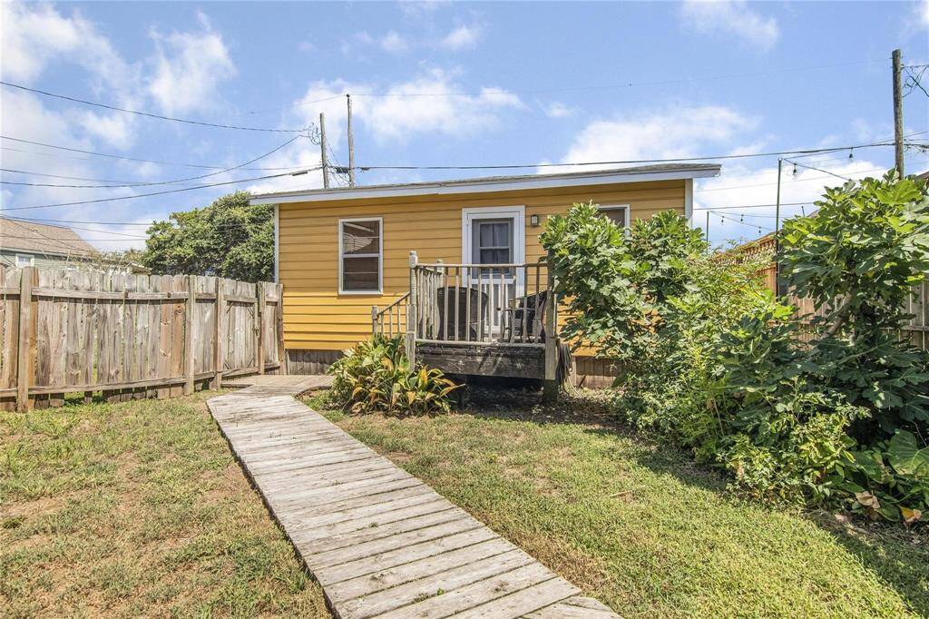 Charming one-bedroom cottage with a spacious family room and kitchen, perfect for cozy living.