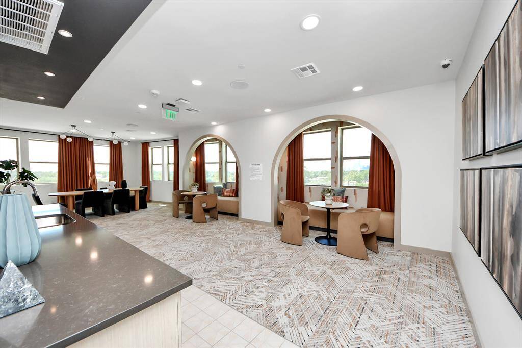 Sky Lounge with Downtown Views!