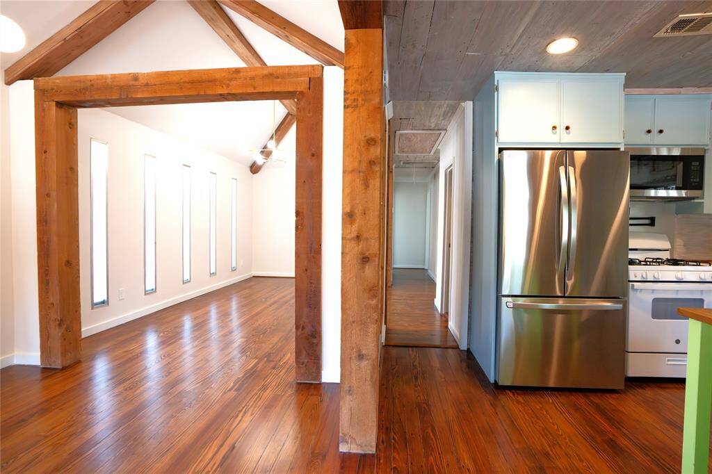 Hallway to the bedrooms