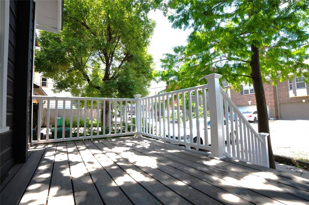 New deck, fresh paint and many updates!