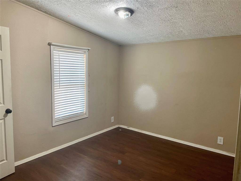Primary bedroom is move in ready.