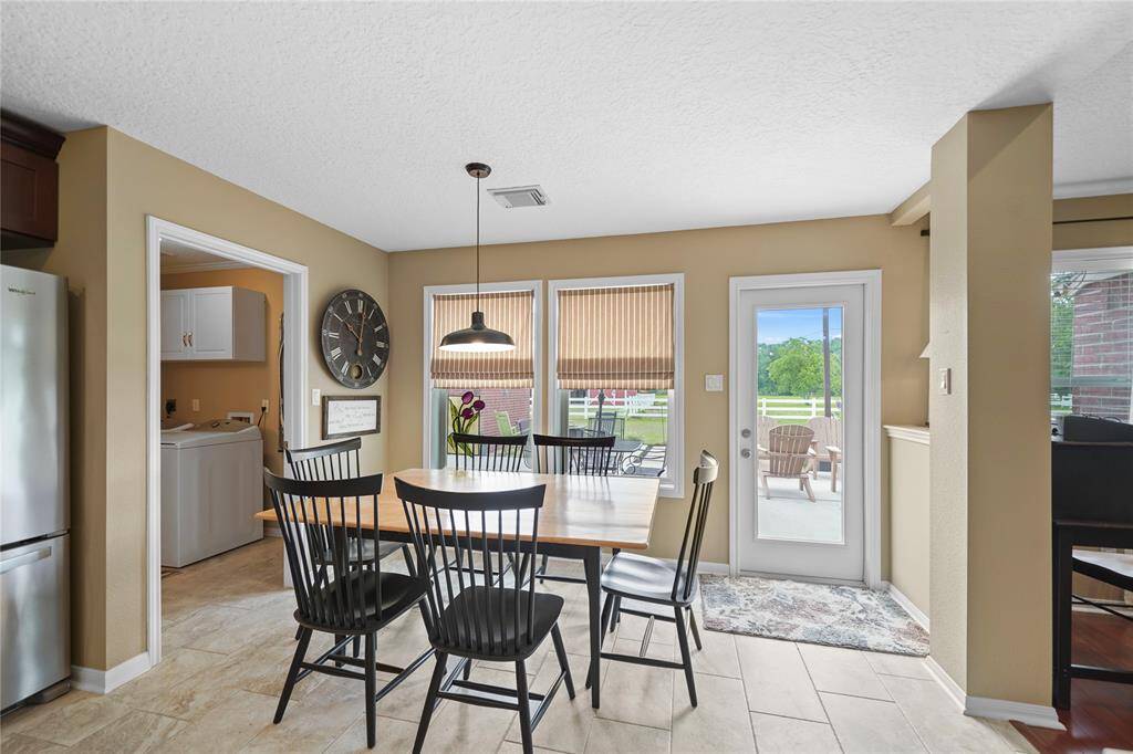 Kitchen dining