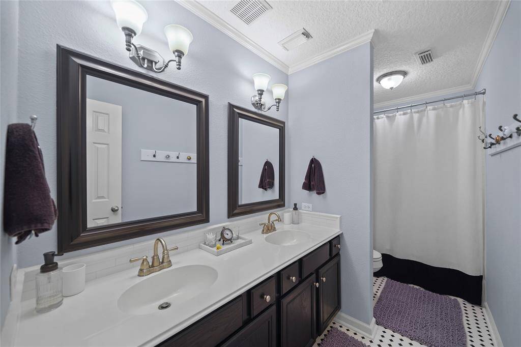Secondary bathroom
