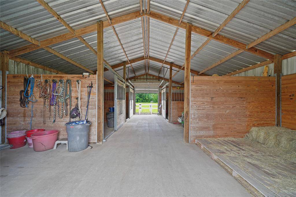 Can easily be converted into a workshop.