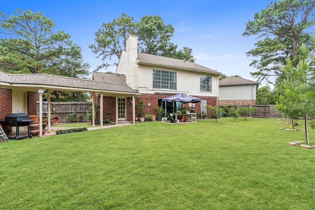 Outside, your private oversized backyard awaits—perfect for adding a pool, garden, or outdoor kitchen. Whether you're hosting summer BBQs or enjoying a quiet evening under the stars, you'll love the space and privacy.