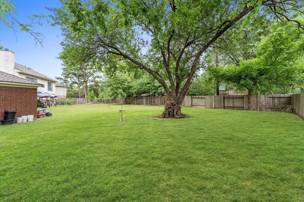 Outside, your private oversized backyard awaits—perfect for adding a pool, garden, or outdoor kitchen. Whether you're hosting summer BBQs or enjoying a quiet evening under the stars, you'll love the space and privacy.