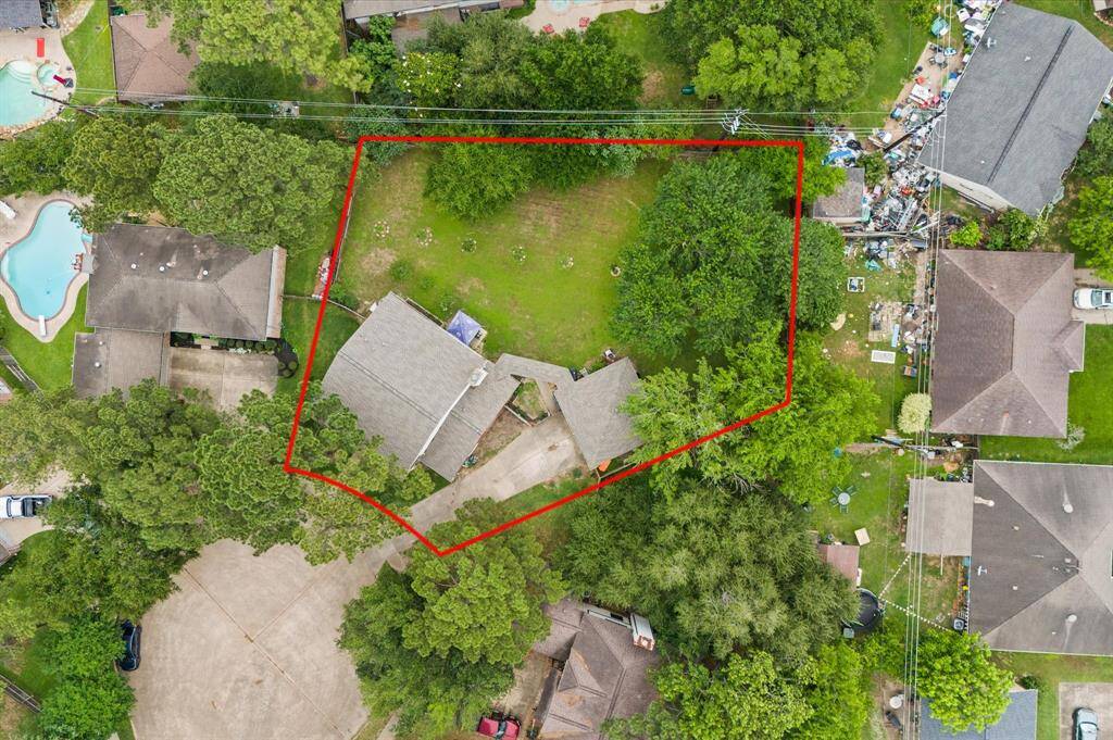 Outside, your private oversized backyard awaits—perfect for adding a pool, garden, or outdoor kitchen. Whether you're hosting summer BBQs or enjoying a quiet evening under the stars, you'll love the space and privacy.