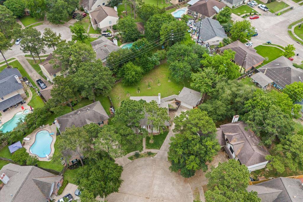 Outside, your private oversized backyard awaits—perfect for adding a pool, garden, or outdoor kitchen. Whether you're hosting summer BBQs or enjoying a quiet evening under the stars, you'll love the space and privacy.