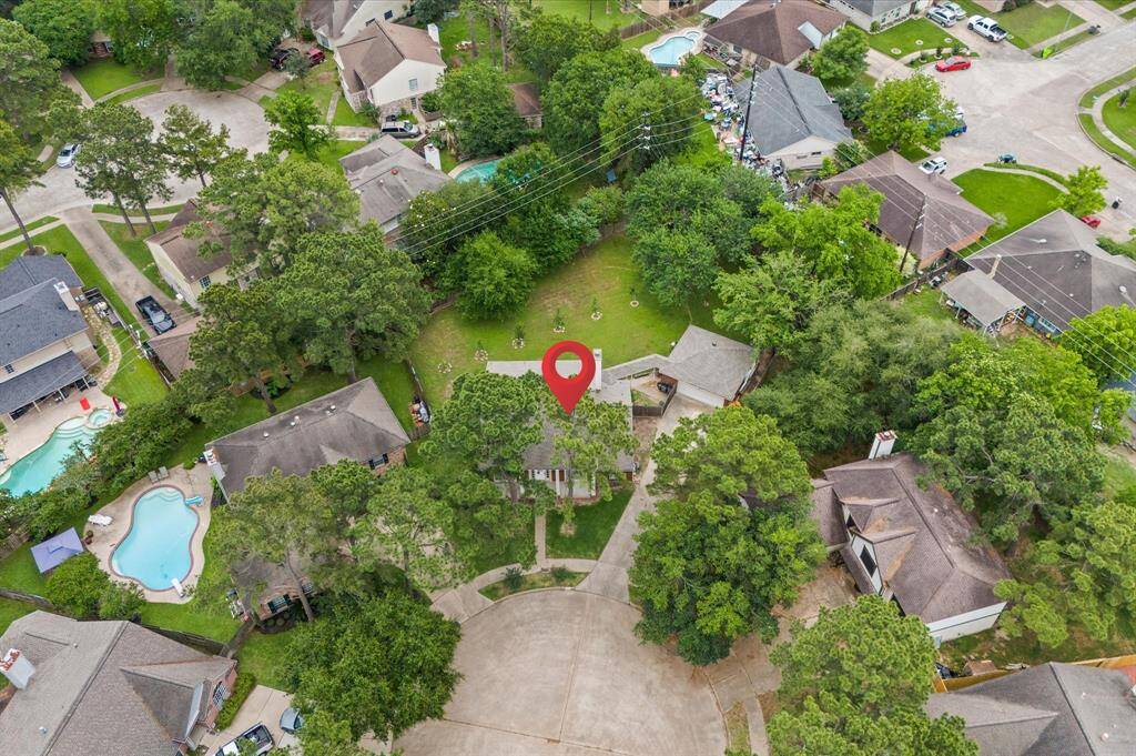 Outside, your private oversized backyard awaits—perfect for adding a pool, garden, or outdoor kitchen. Whether you're hosting summer BBQs or enjoying a quiet evening under the stars, you'll love the space and privacy.