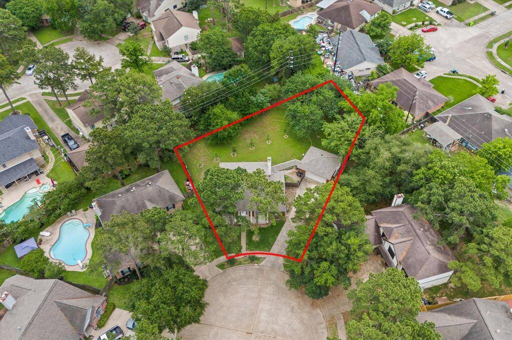 Outside, your private oversized backyard awaits—perfect for adding a pool, garden, or outdoor kitchen. Whether you're hosting summer BBQs or enjoying a quiet evening under the stars, you'll love the space and privacy.