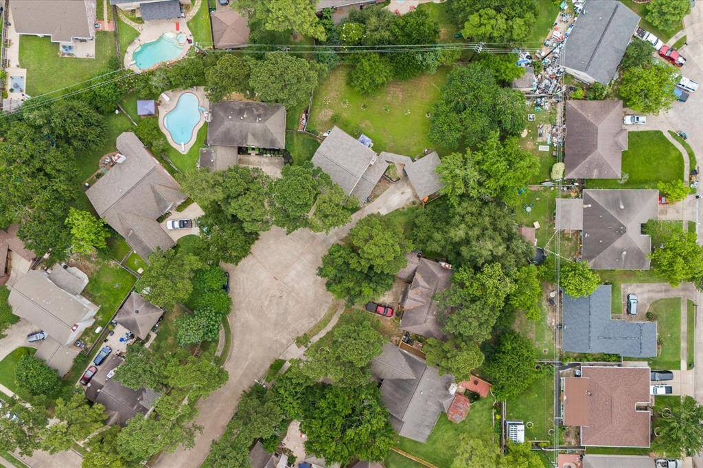 Outside, your private oversized backyard awaits—perfect for adding a pool, garden, or outdoor kitchen. Whether you're hosting summer BBQs or enjoying a quiet evening under the stars, you'll love the space and privacy.