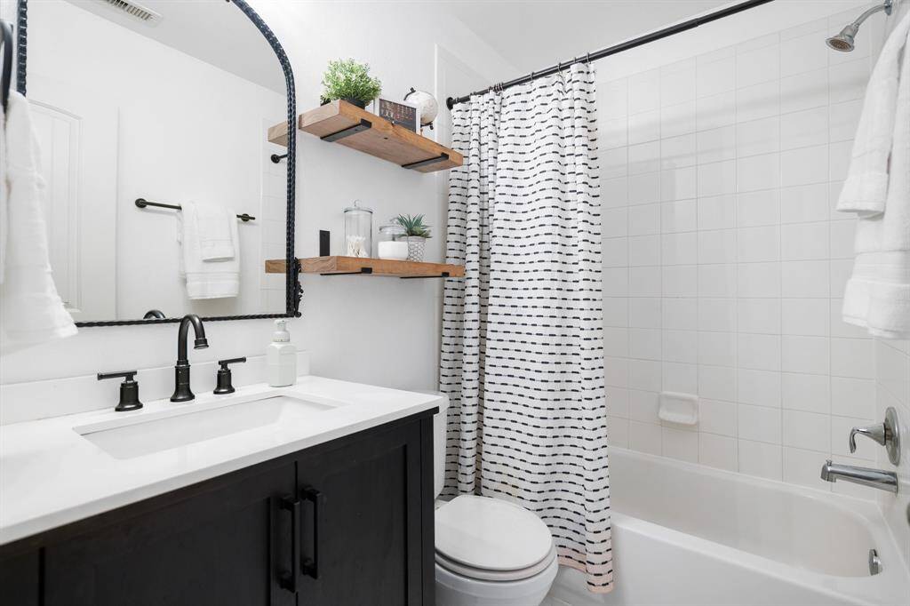 Updated bath with tub/shower combo