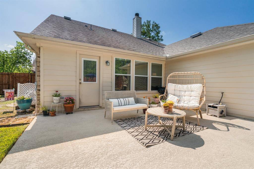 Great patio area for entertaining