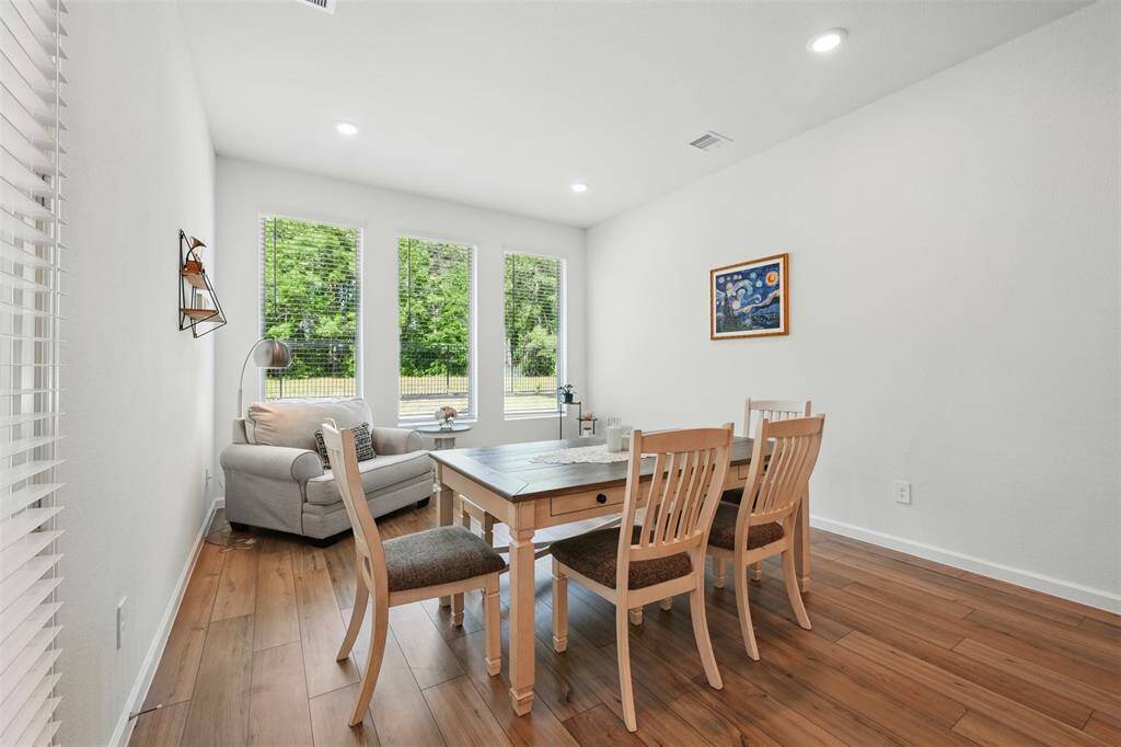 The dining area offers a peaceful setting with beautiful forest views and excellent privacy—perfect for enjoying meals in a serene atmosphere.
