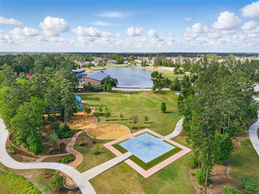 Just a short walk to the community center, featuring a 24/7 gym, cozy café, public office, event venue, and more.