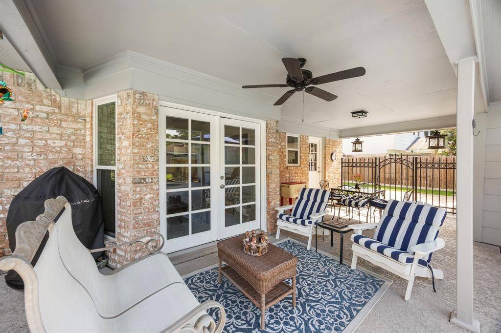 Outdoor living area off breakfast area