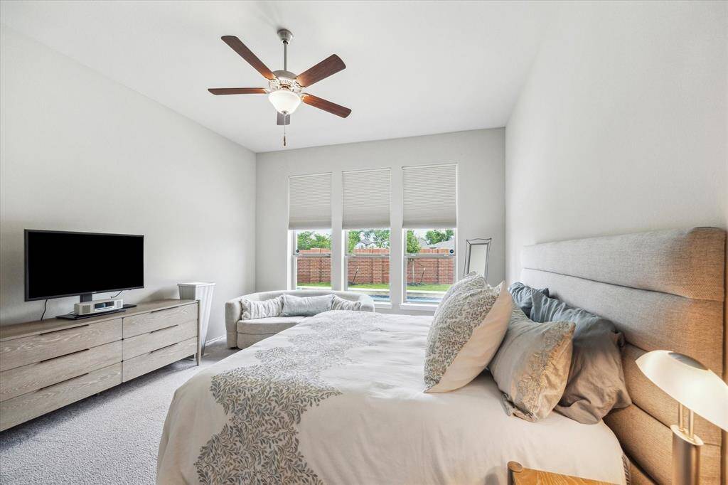 Unwind in style in this posh owner’s retreat, complete with plush carpet, soothing neutral tones, a wall of windows for natural light, a cooling fan, a spacious walk-in closet, and a luxurious ensuite to start and end your day in comfort.