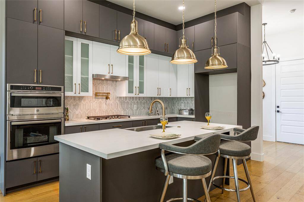 Gourmet kitchen with tons of storage
