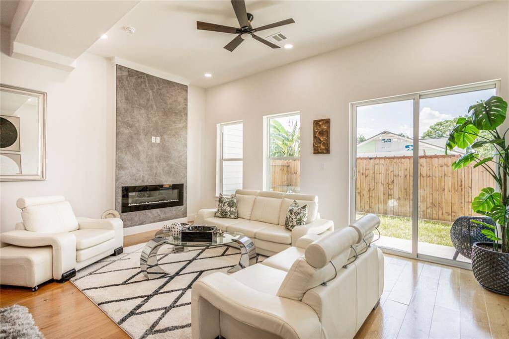 Electric fire place