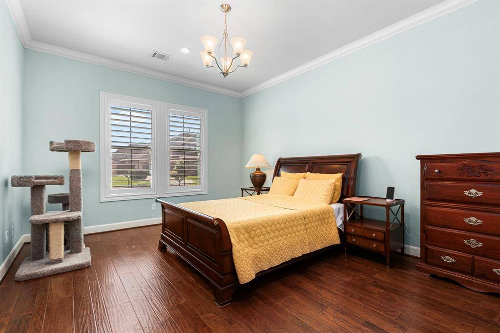 Another secondary bedroom with en-suite bathroom