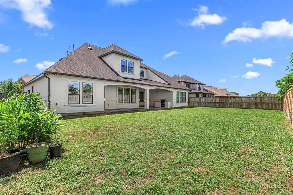 Expansive back yard w/ no back neighbors! Large enough to fit a nice size pool.