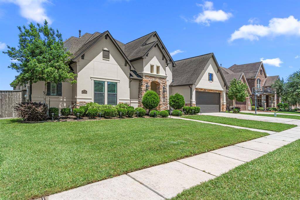 Extemely well maintained property & neighborhood.