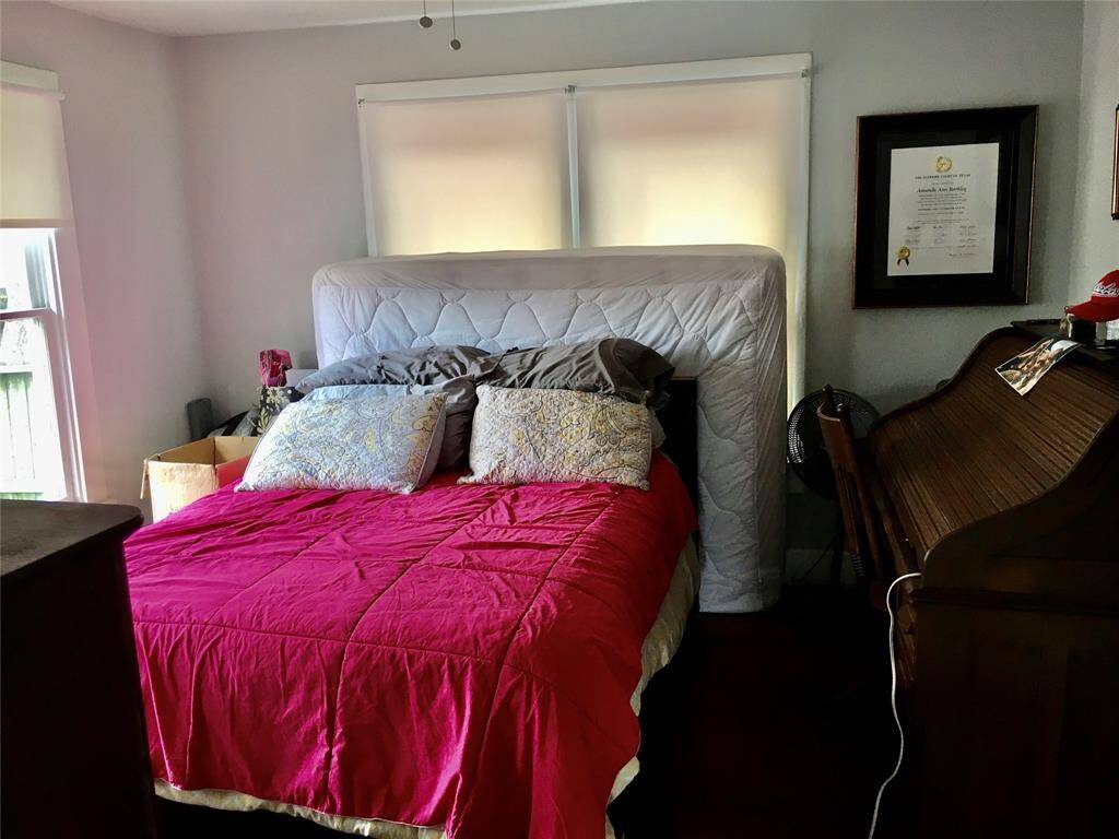 2nd bedroom.(new photos to come)