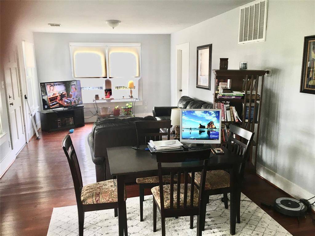 Dining area.(new photos to come)