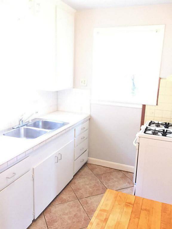 Kitchen.(new photos to come)