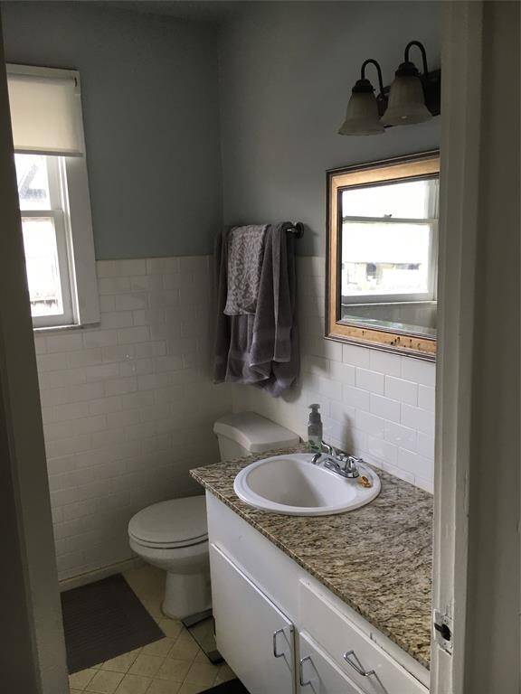 Full bath with tub/shower.(new photos to come)
