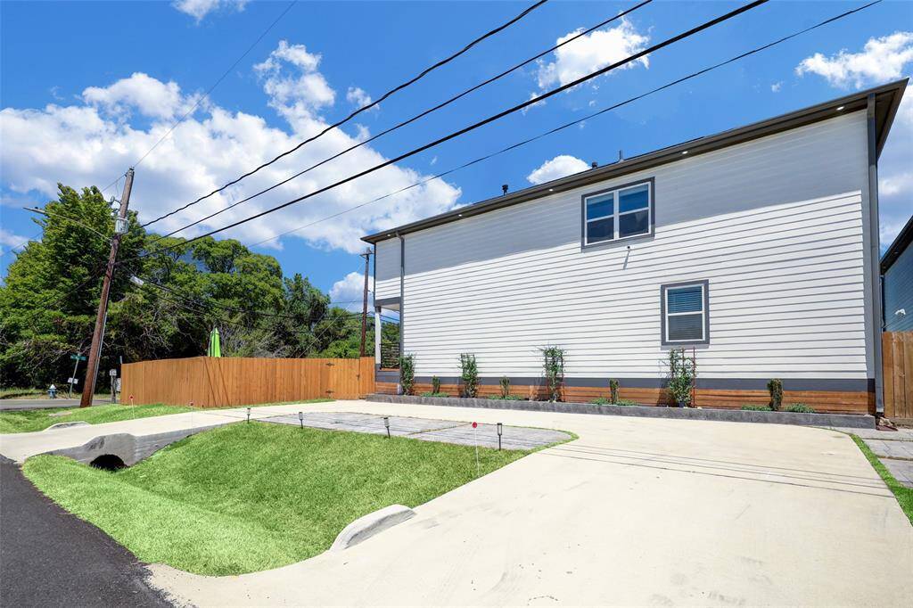 Large circular drive on side of home for plenty of parking!