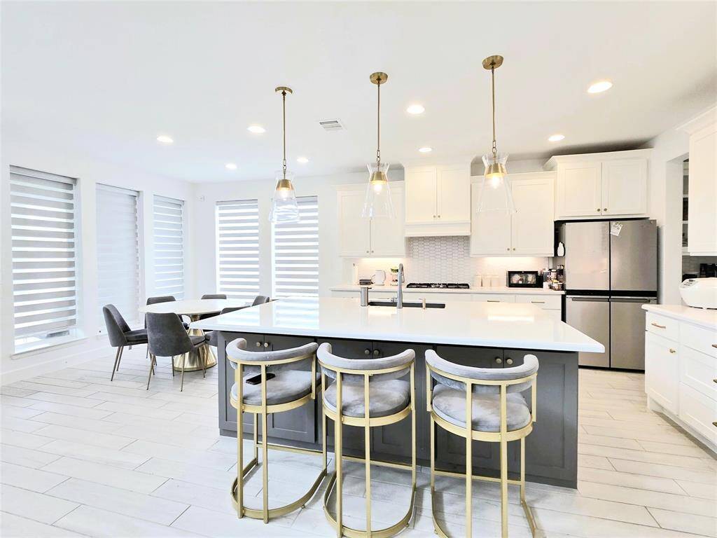 Spacious Kitchen Area