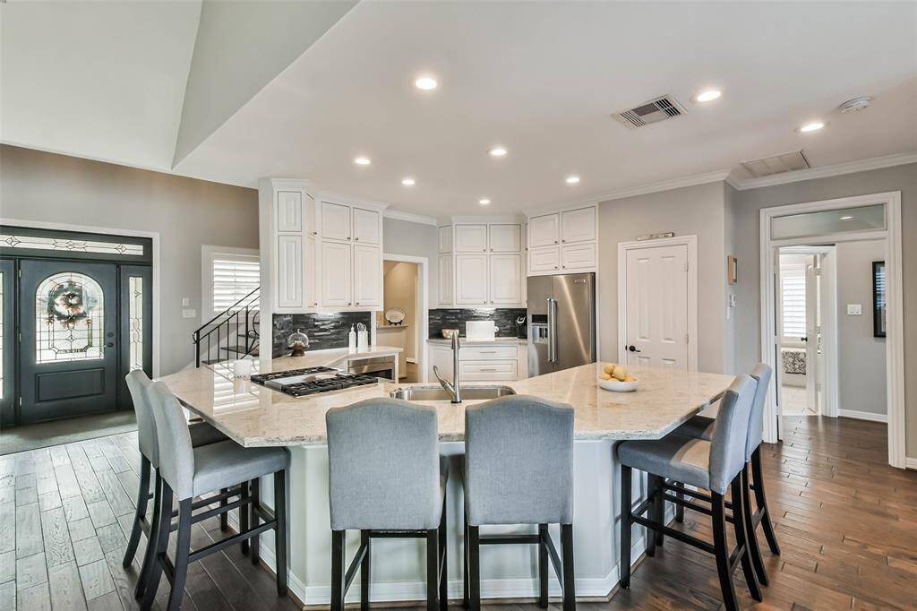 Wonderful Open Floor Plan provides an Open feel and flow for ease in entertaining Colleagues , family or friends