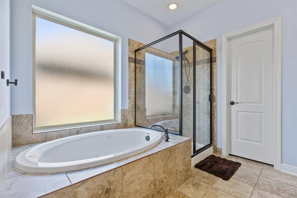 Primary bath - Soaking tub & walk-in shower