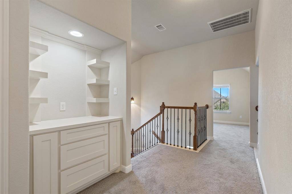 Second floor, NEW carpet