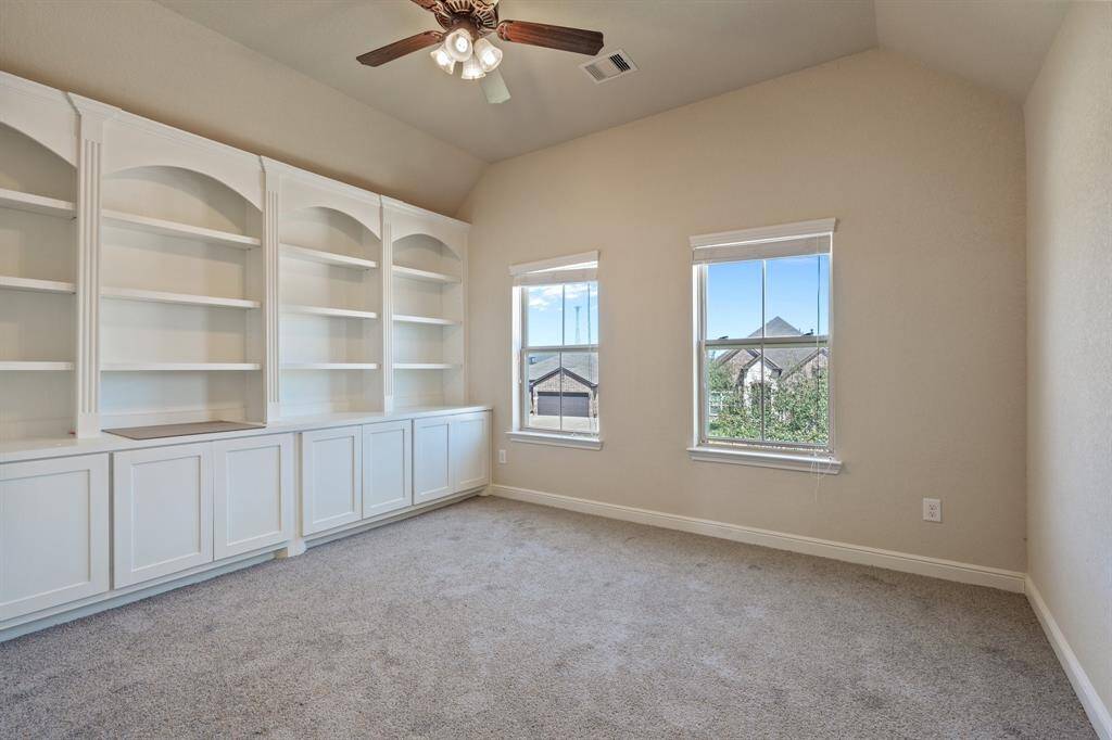 Home office with custom built-ins