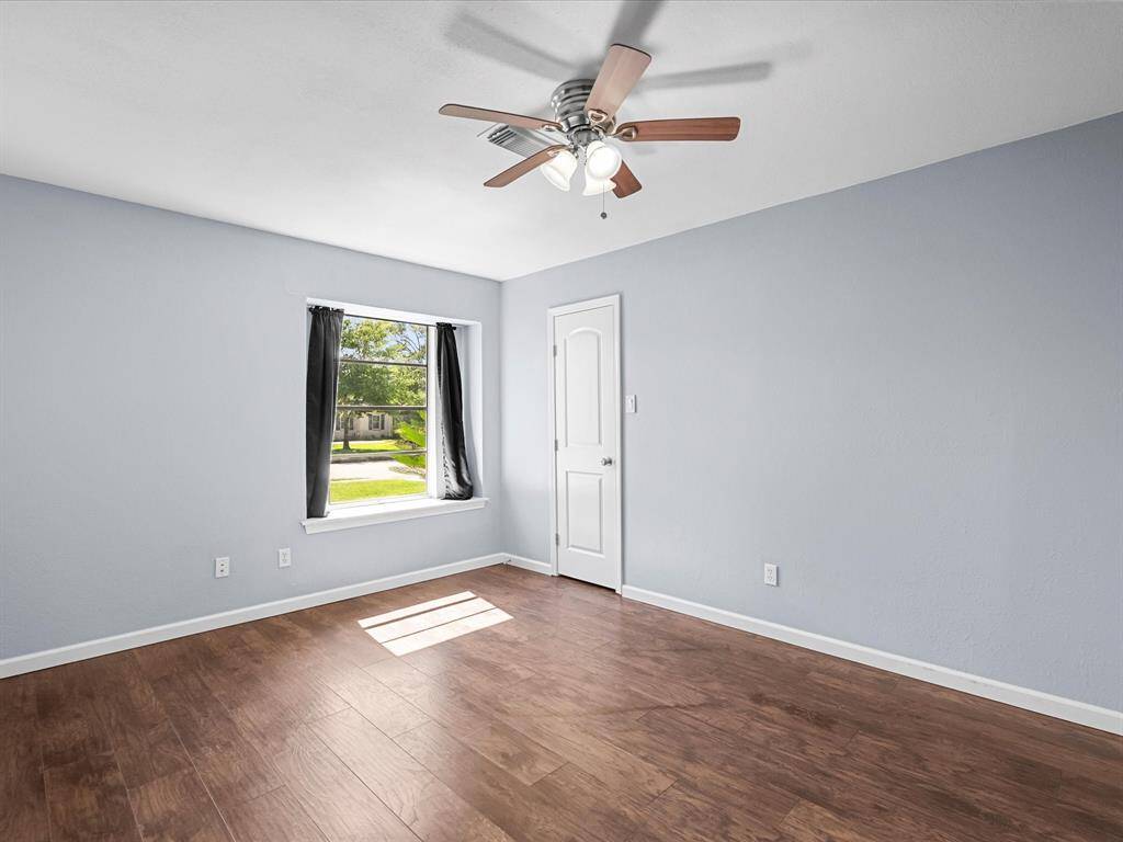 Spacious bedroom 2