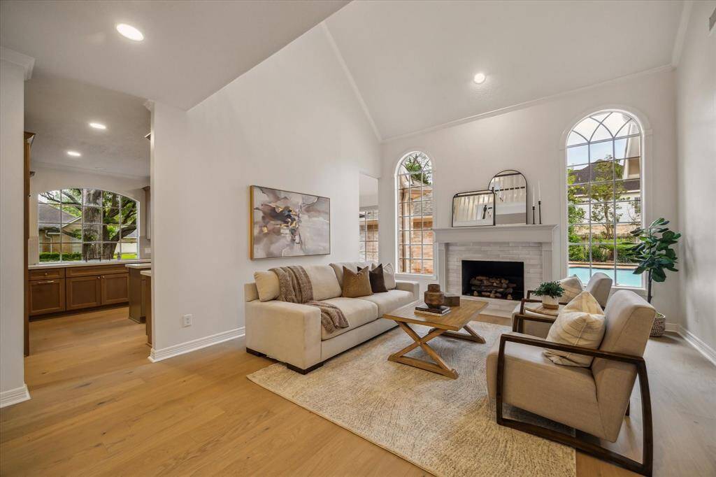 WITH VIEWS TO THE BACKYARD, THE FAMILY ROOM IS AN IDEAL PLACE TO HANG OUT WITH FRIENDS AND FAMILY.