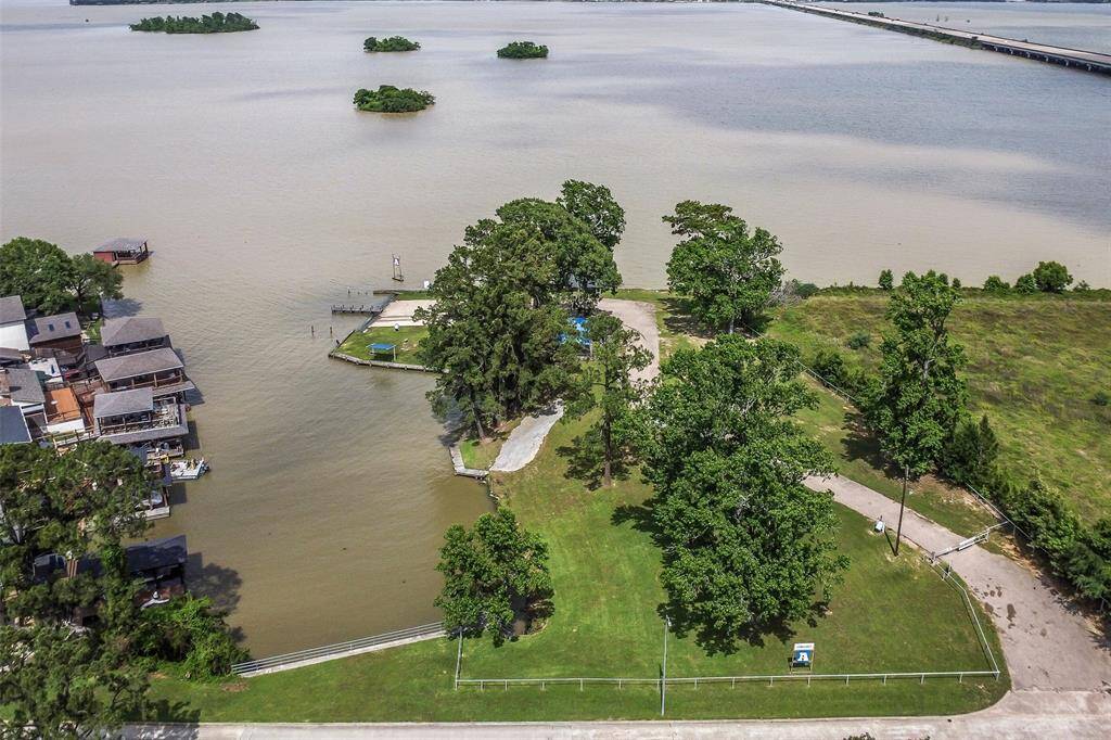 Lake Houston, just around the corner!