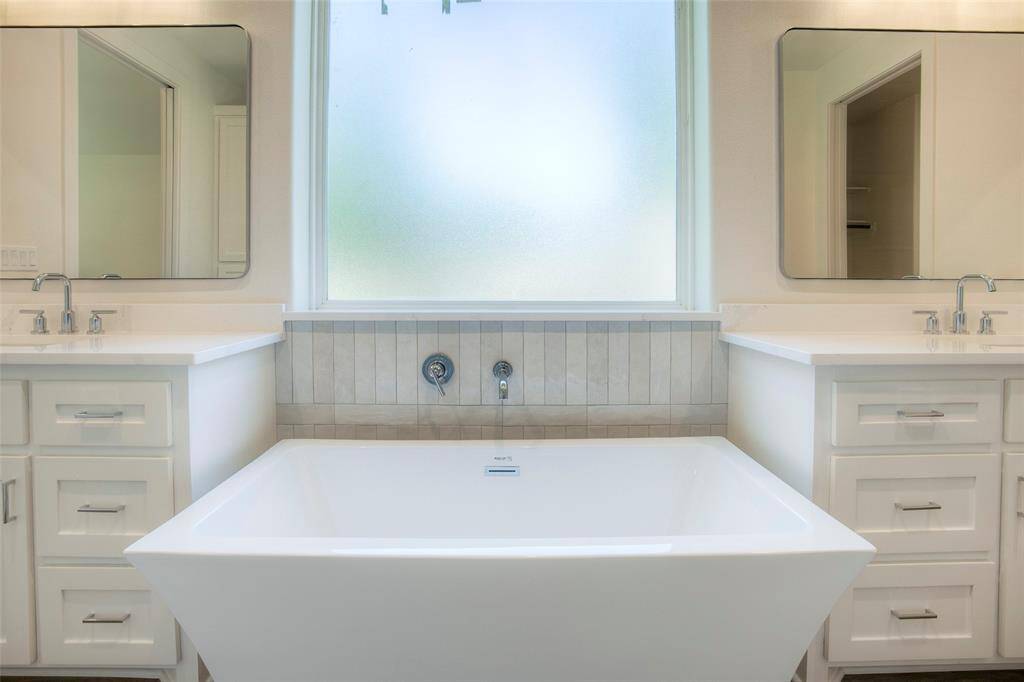 Soaker Tub in Primary Bath.