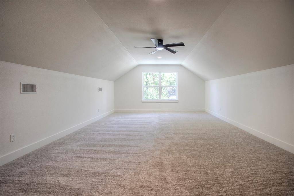 Bonus room 25'x15' upstairs.